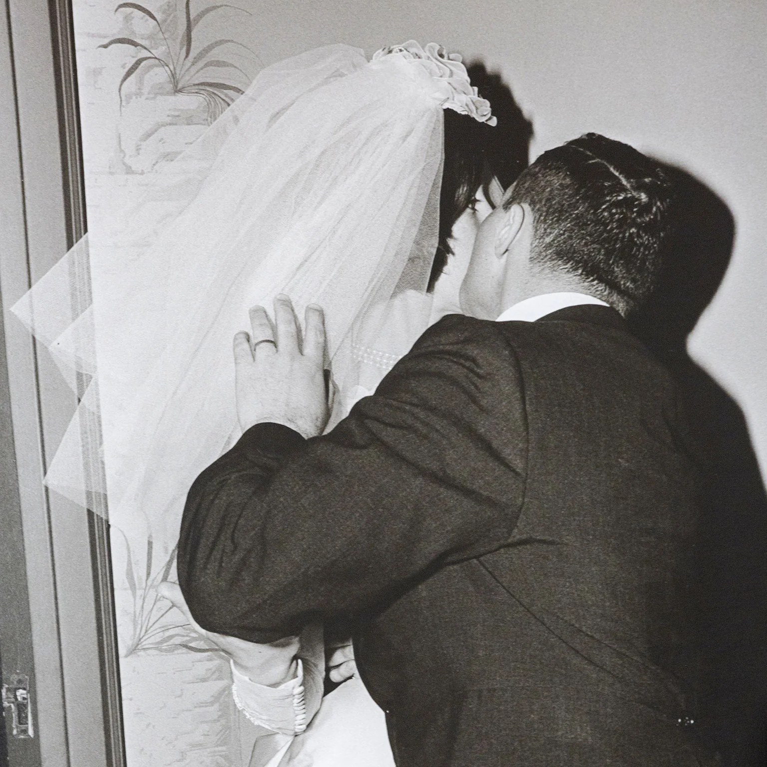 DIANE ARBUS "GROOM KISSING HIS BRIDE", 1966 - Image 4