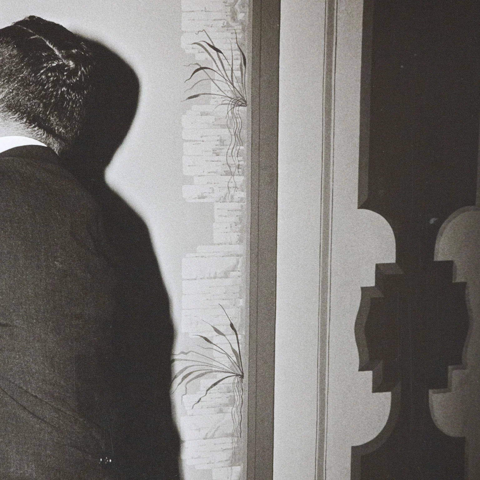 DIANE ARBUS "GROOM KISSING HIS BRIDE", 1966 - Image 5