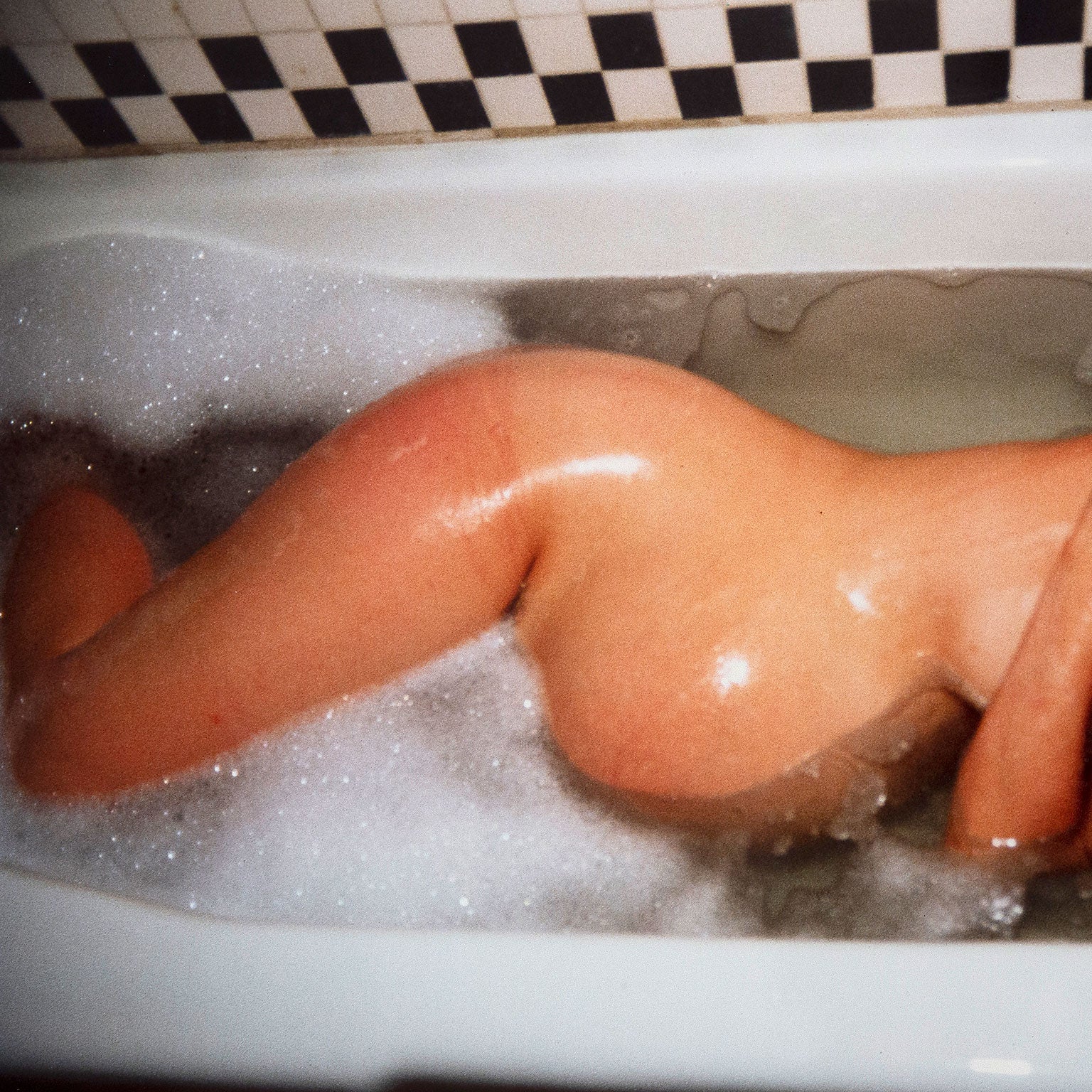 NAN GOLDIN "BUTCH IN THE TUB, NYC, 1988" - Image 5