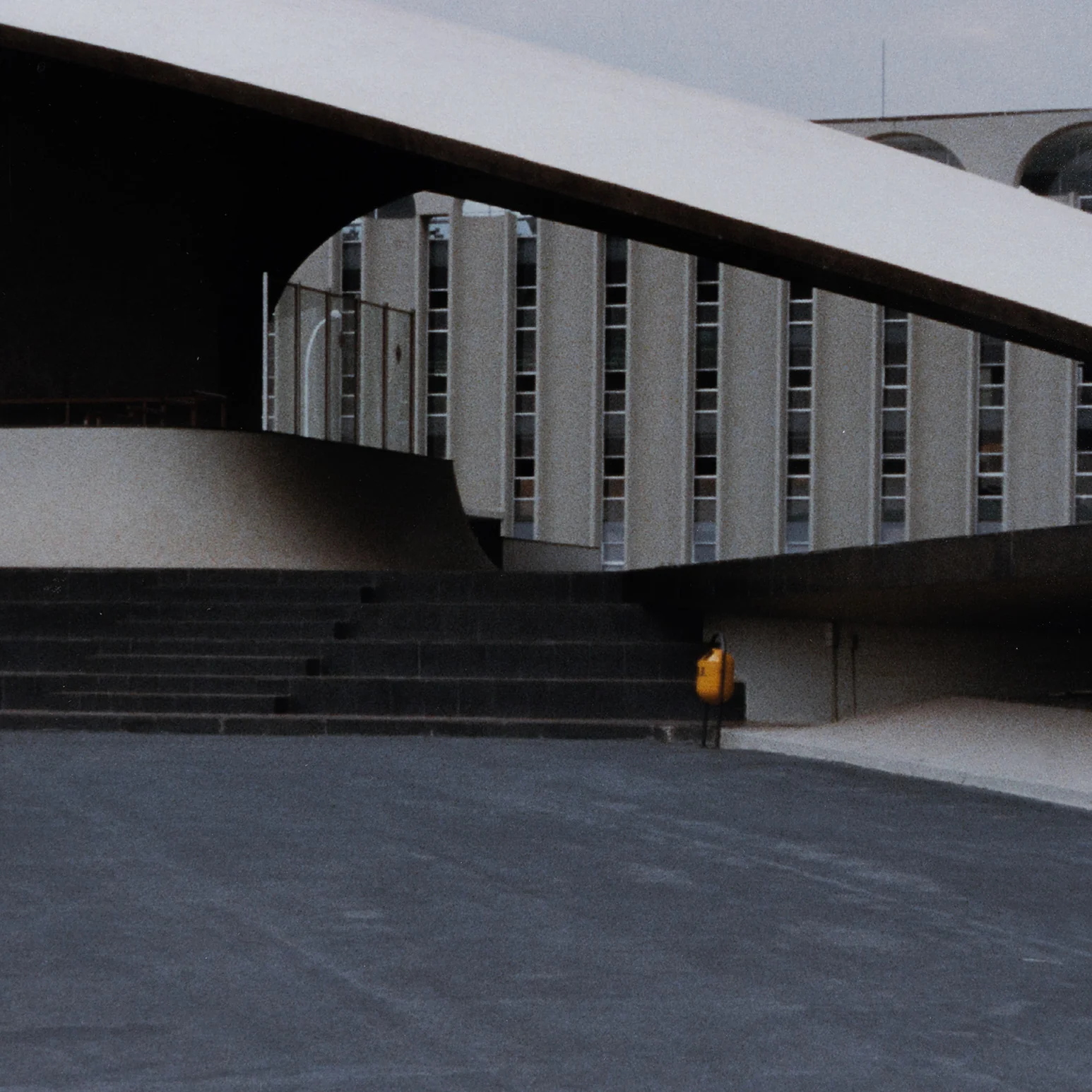 ROBERT POLIDORI "QUARTEL GENERAL DO EXERCITO, NO.1" 1998 - Image 6