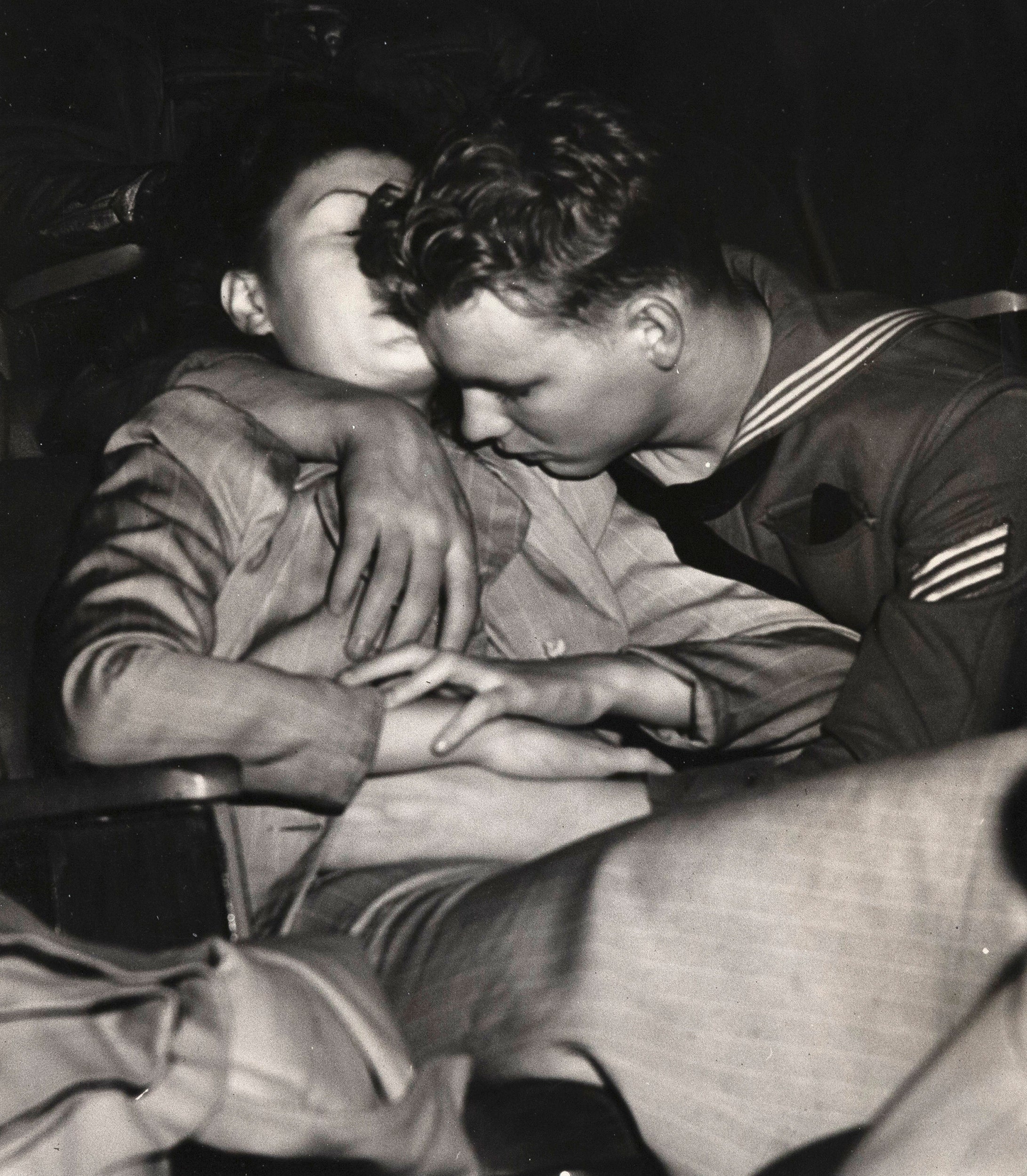 WEEGEE "SAILOR AND GIRL KISSING", C. 1943 - Image 10