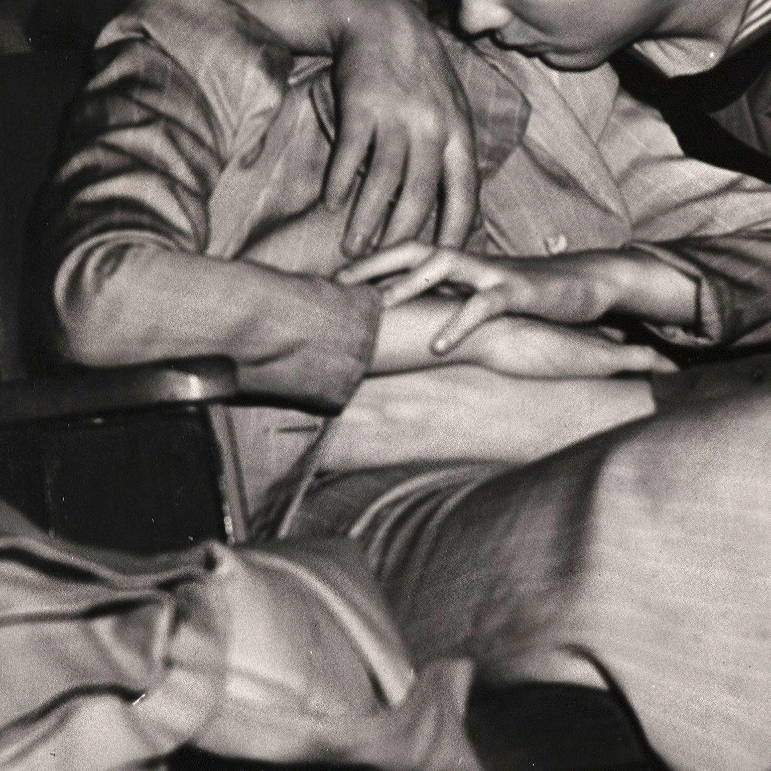 WEEGEE "SAILOR AND GIRL KISSING", C. 1943 - Image 7